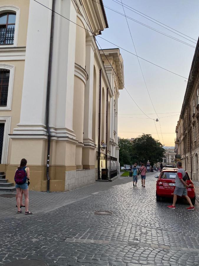 Апартаменти в центрі біля Ратуші вул. Площа Ринок 11 Львів Екстер'єр фото